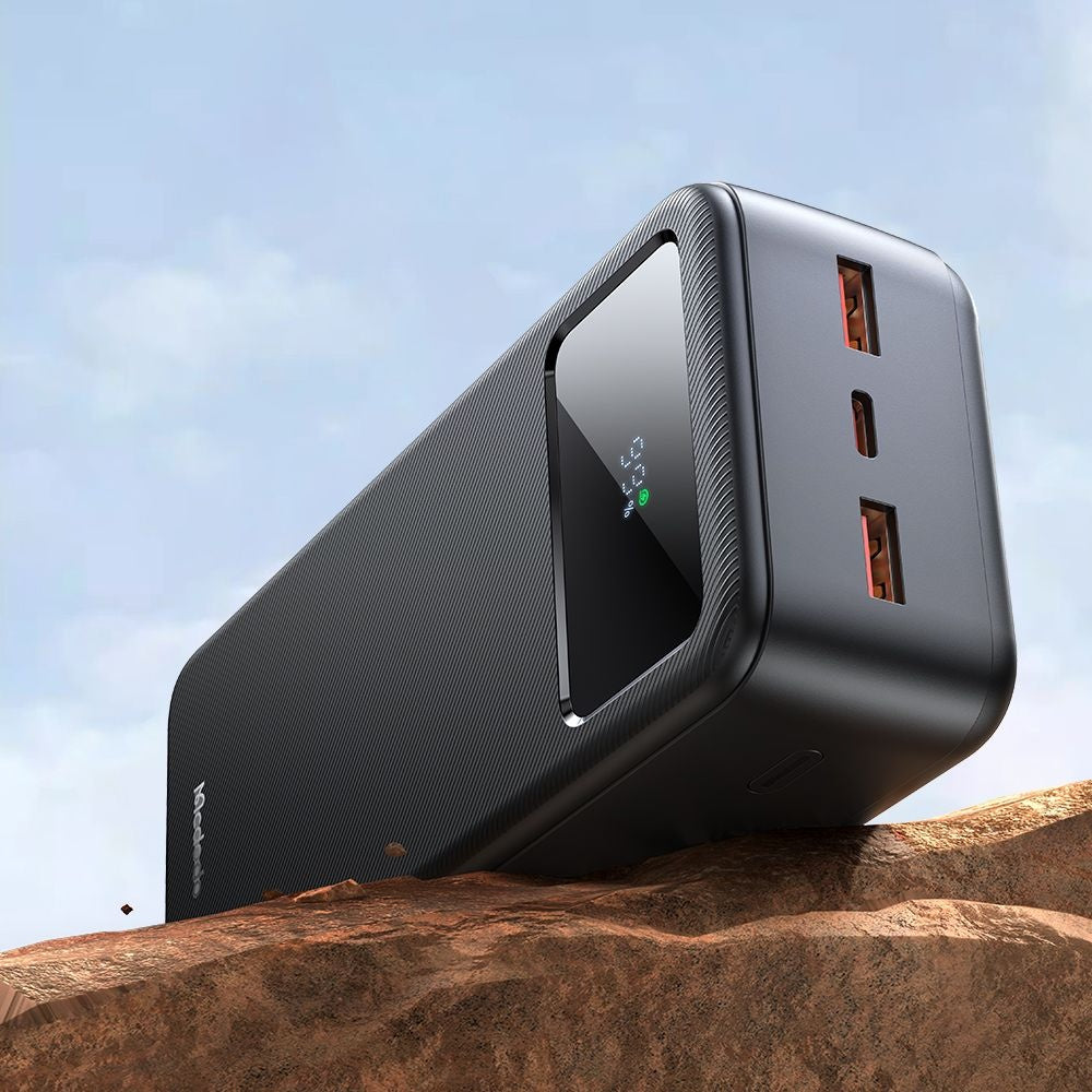 Batteria Esterna McDodo MC-4240, 30000mAh, 22.5W, QC + PD, 2 x USB-A - 1 x USB-C, Nera