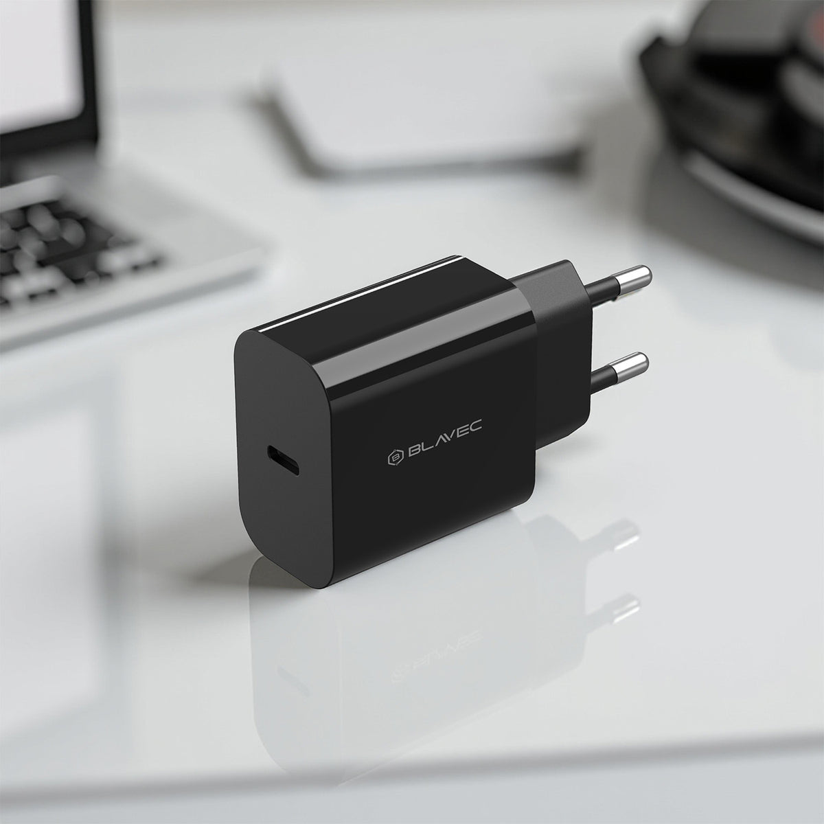 Caricabatterie da Rete con Cavo USB-C Blavec BC-7, 45W, 3A, 1 x USB-C, Nero