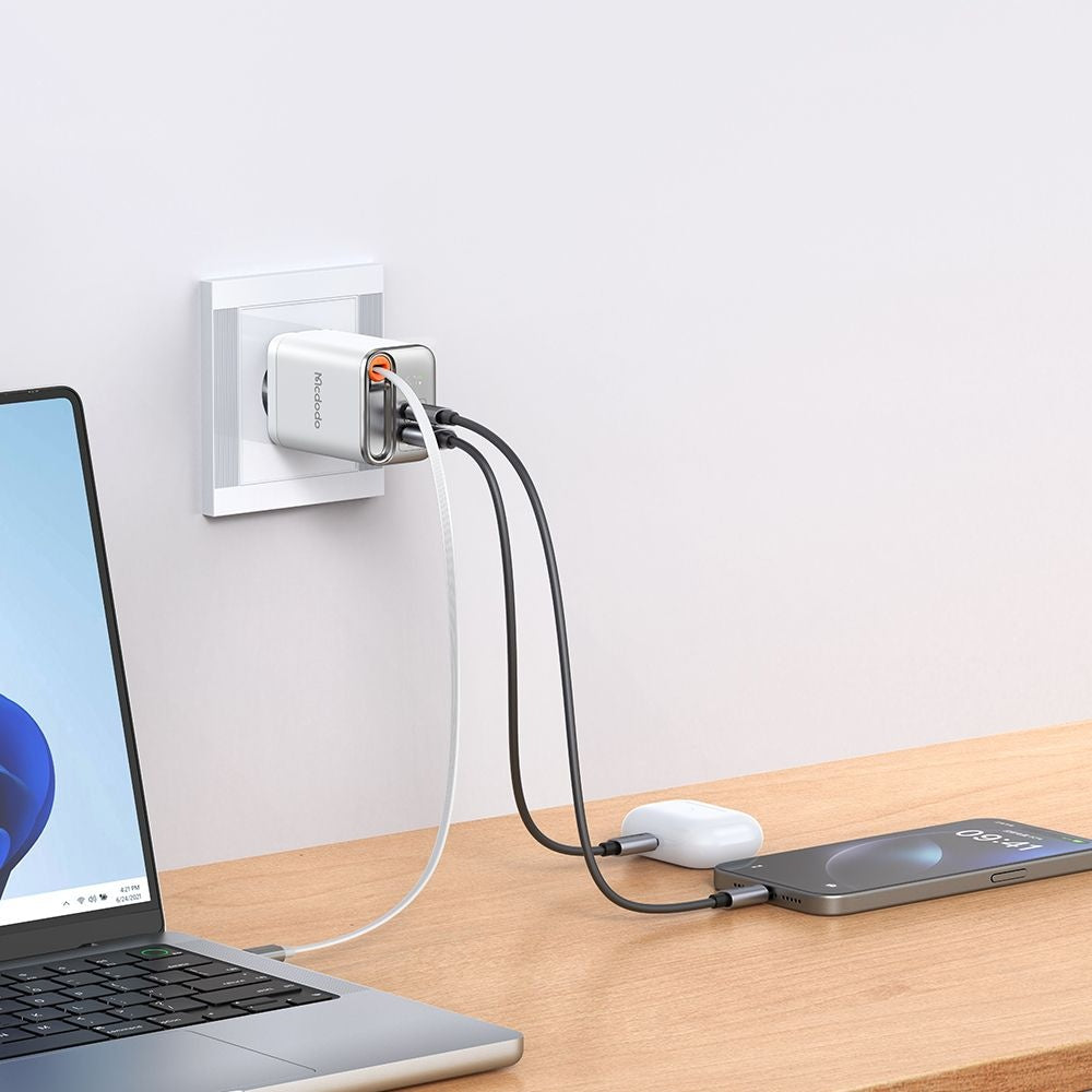 Caricabatterie Rete Con Cavo USB-C McDodo CH-4103 FreeGo Display, 67W, 3.35A, 1 x USB-A - 1 x USB-C, Bianco