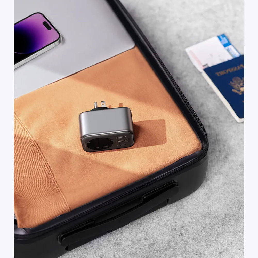 Caricabatterie da rete UGREEN 15289 US, 30W, 3A, 2 x USB-A - 1 x USB-C - 1 x Schuko, Nero