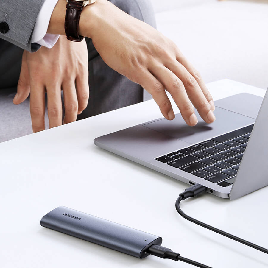 Rack UGREEN CM400 per SSD SATA M.2 NGFF, Grigio