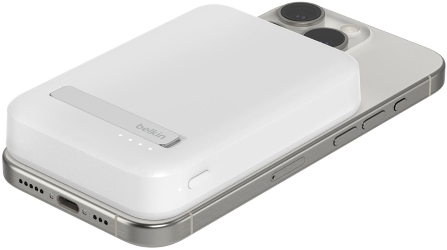 Batteria Esterna Wireless Belkin BoostCharge Pro con Kickstand, 8000mAh, 15W, FQI, 1 x QI - 1 x USB-C, Bianca BPD007btWH