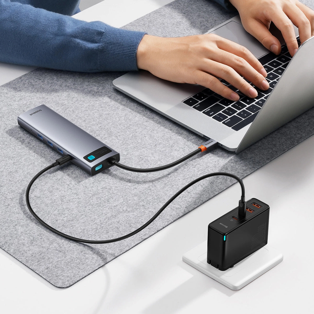 Hub USB-C Baseus Metal Gleam, 1 x USB-C - 3 x USB-A 3.0 - 1 x USB-A 3.0 - 1 x USB-A - 1 x HDMI - 1 x VGA - 1 x jack da 3,5 mm - 1 x RJ45 - 1 x SD - 1 x microSD, Grigio