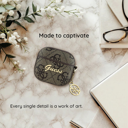 Custodia Guess 4G Charm per Apple AirPods 4, Marrone