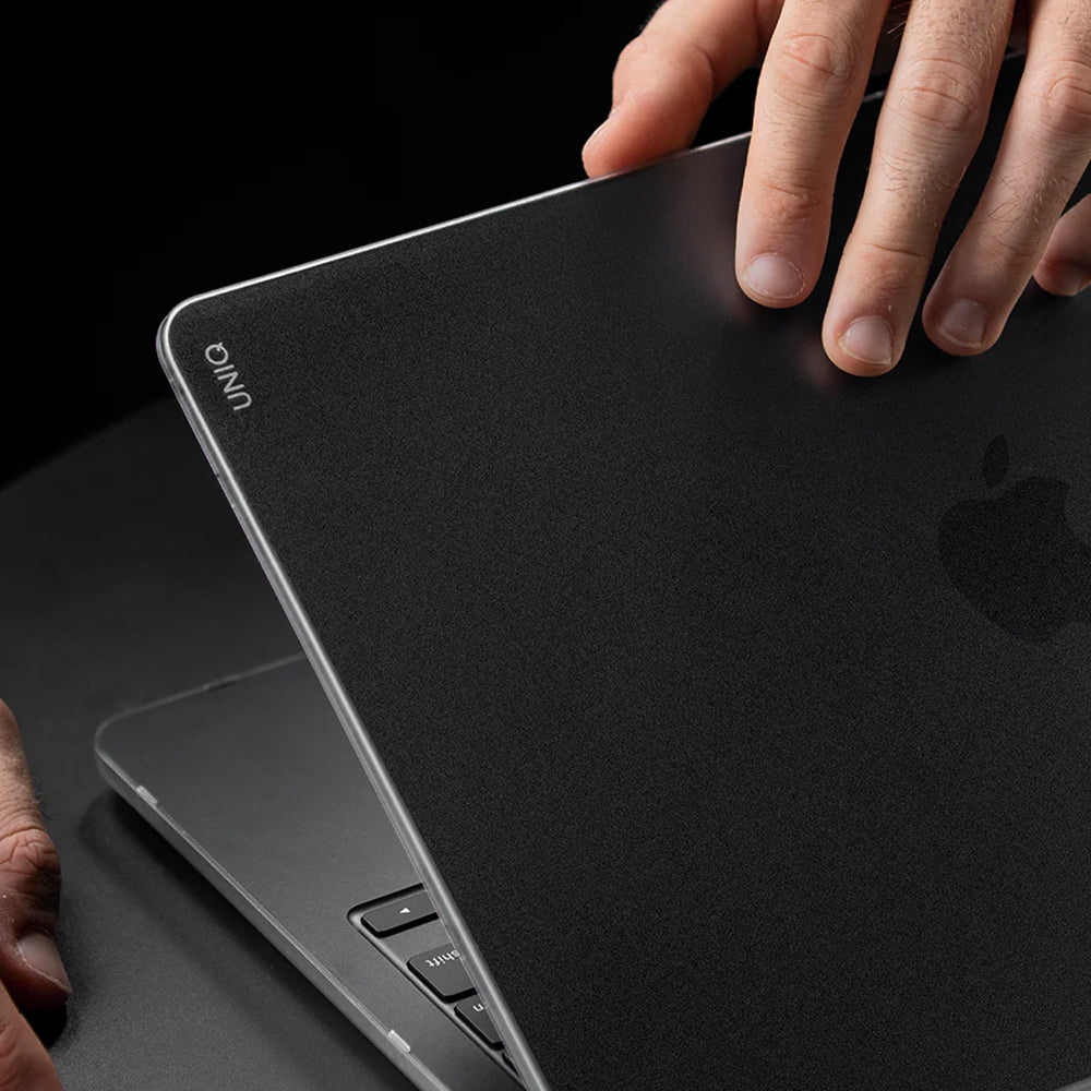 Custodia UNIQ Claro per Apple MacBook Pro 16 pollici (2026) / (2024) / (2023) / (2021), Grigio Opaco