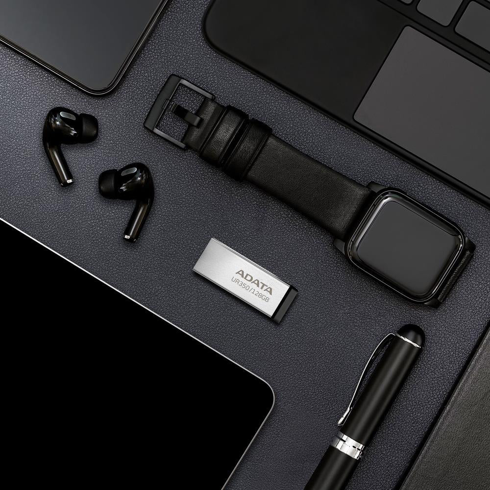 Memoria esterna USB-A 3.2 Adata UR350, 32 GB UR350-32G-RSR/BK